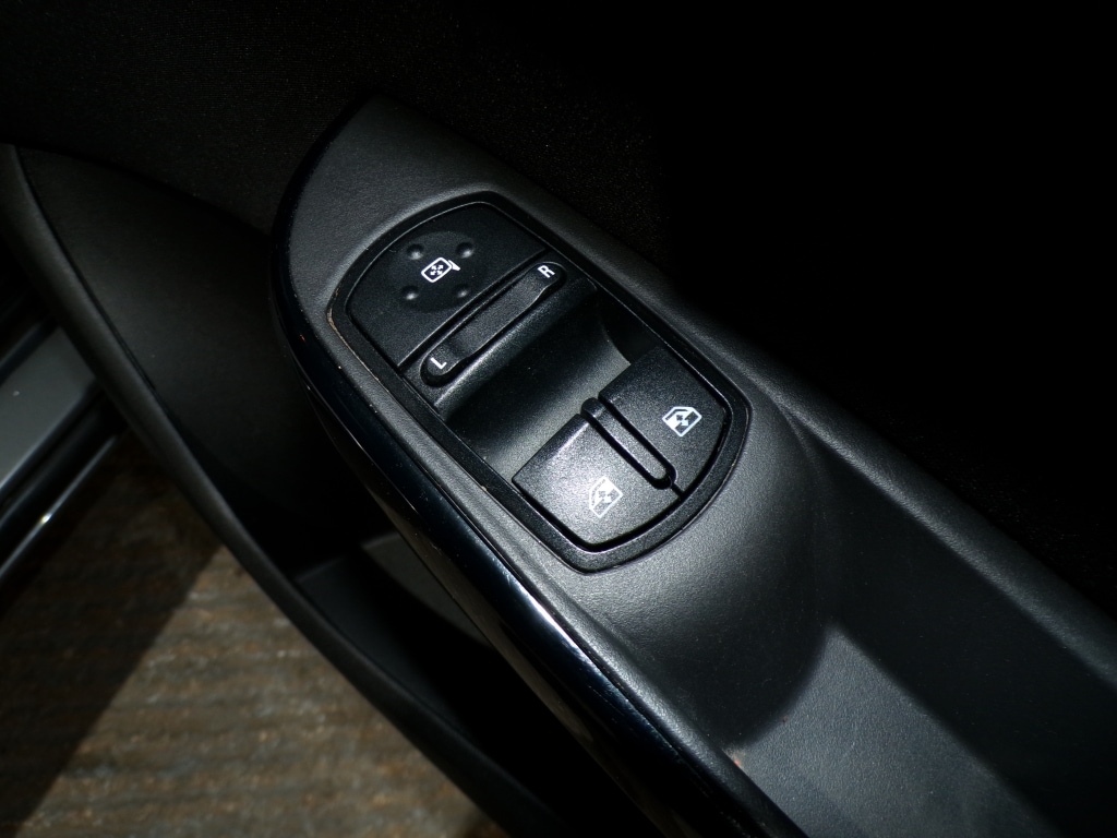 Used Vauxhall Corsa 2015 for sale - 76822009: Photo 17