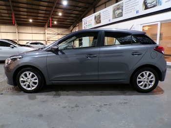 Used Hyundai i20 2017 for sale - 76822012: Photo