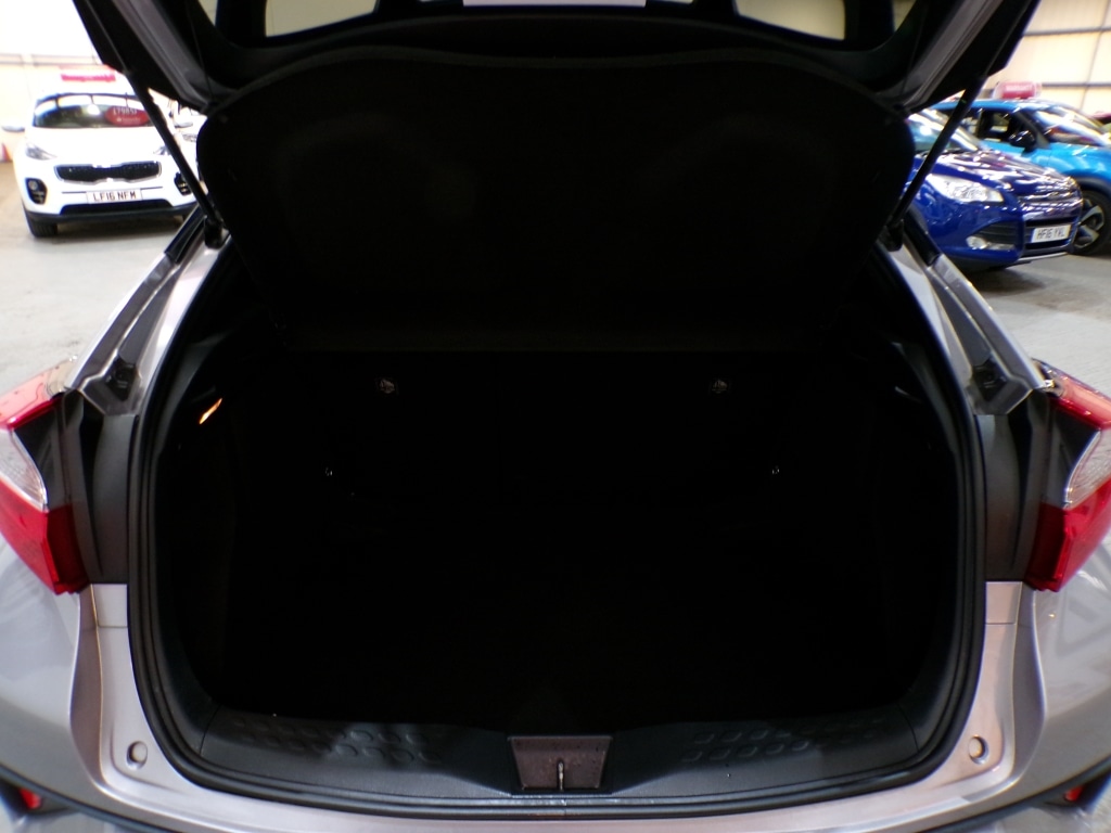 Used Toyota C-HR 2017 for sale - 77661912: Photo 34