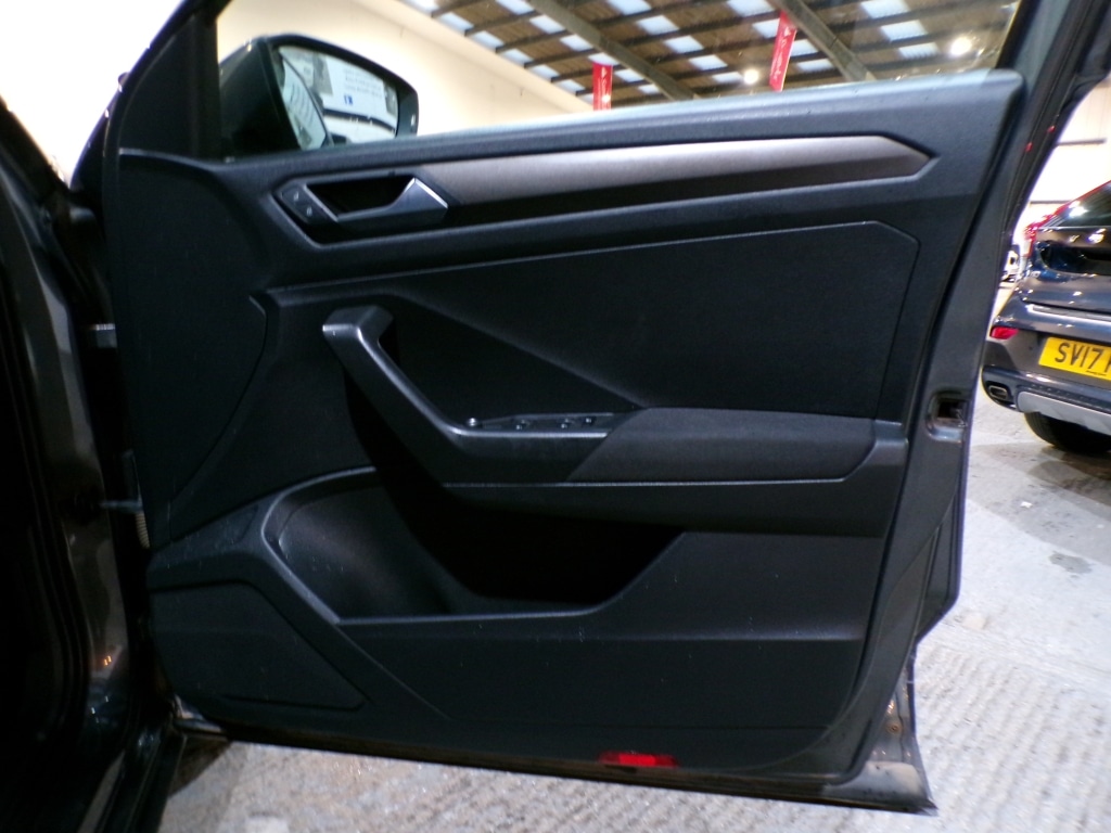 Used Volkswagen T-Roc 2018 for sale - 77818674: Photo 16