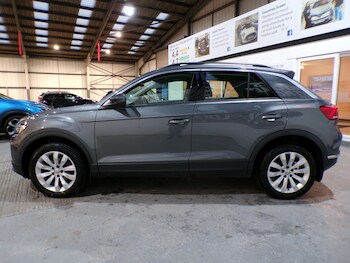 Used Volkswagen T-Roc 2018 for sale - 77818674: Photo