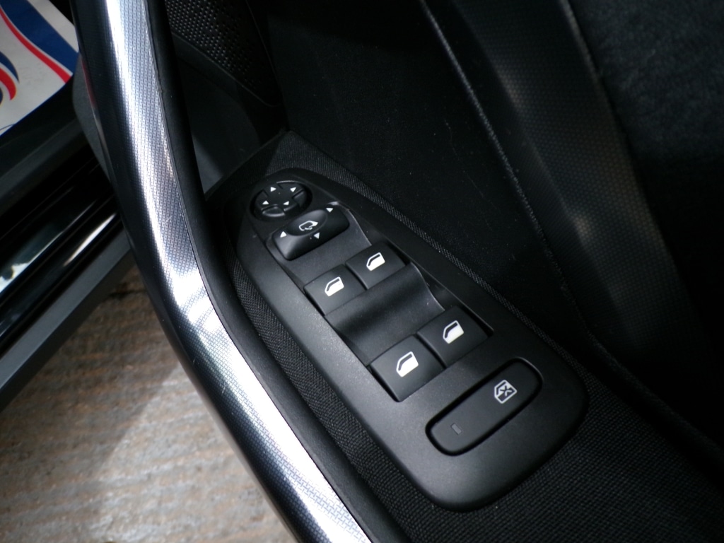 Used Peugeot 2008 2019 for sale - 78108112: Photo 17