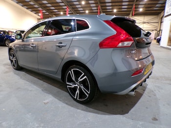 Used Volvo V40 2019 for sale - 76941876: Photo