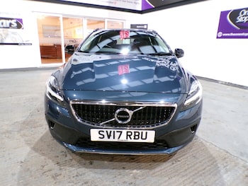 Used Volvo V40 2017 for sale - 77541236: Photo