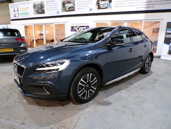 Used Volvo V40 2017 for sale - 77541236: Photo