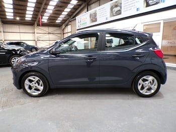 Used Hyundai i10 2023 for sale - 77975436: Photo