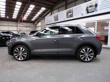 Used Volkswagen T-Roc 2019 for sale - 77975443: Photo