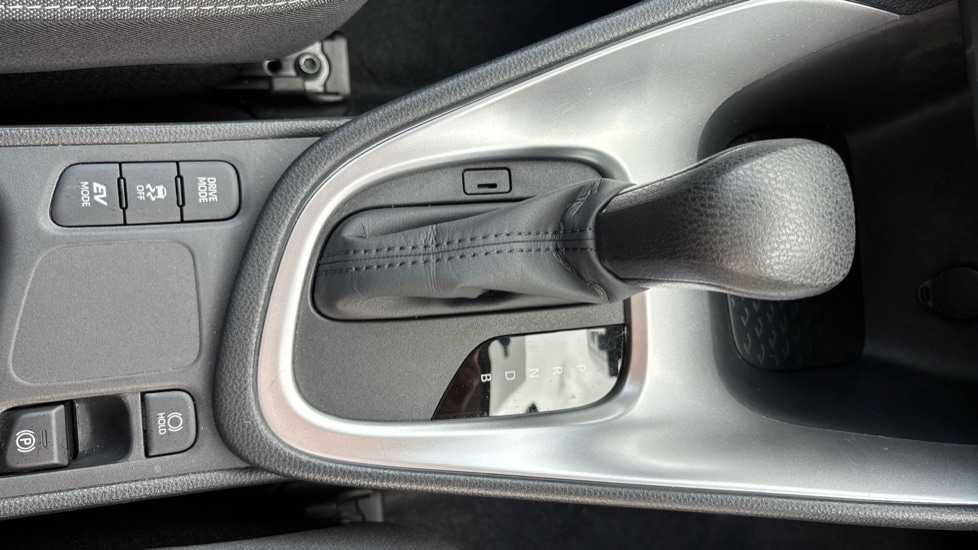 Used Toyota Yaris 2023 for sale - 76196049: Photo 30