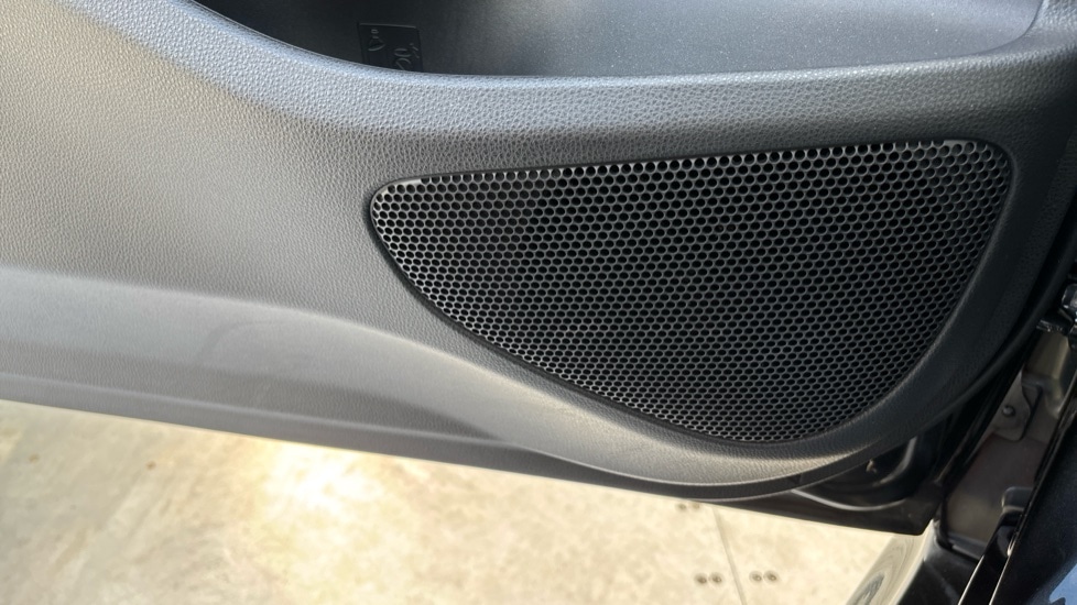 Used Toyota Yaris 2023 for sale - 76196049: Photo 49