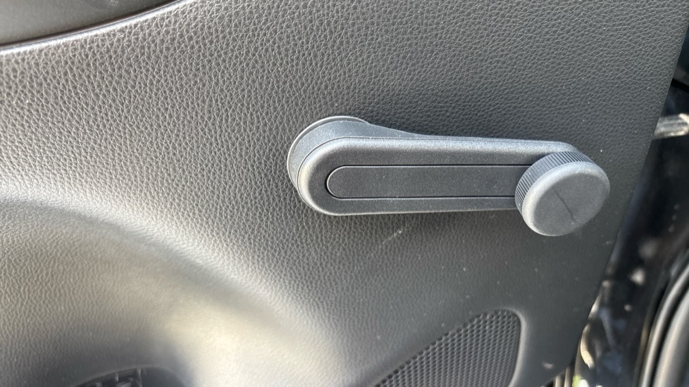 Used Toyota Yaris 2023 for sale - 76196049: Photo 79