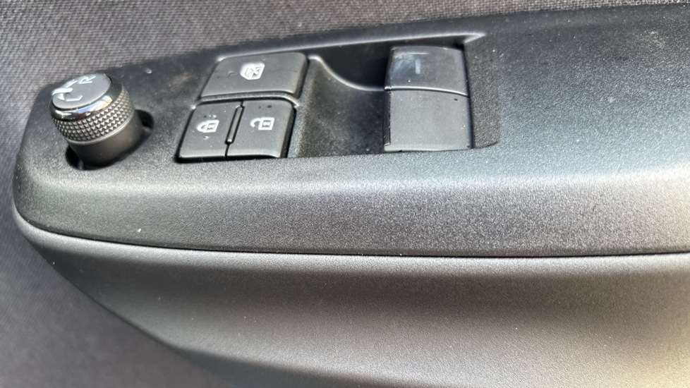 Used Toyota Yaris 2023 for sale - 76196049: Photo 94