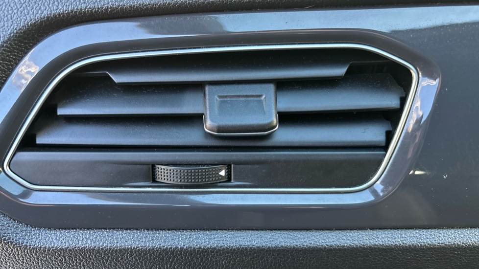 Used Volkswagen T-Roc 2019 for sale - 76442061: Photo 51