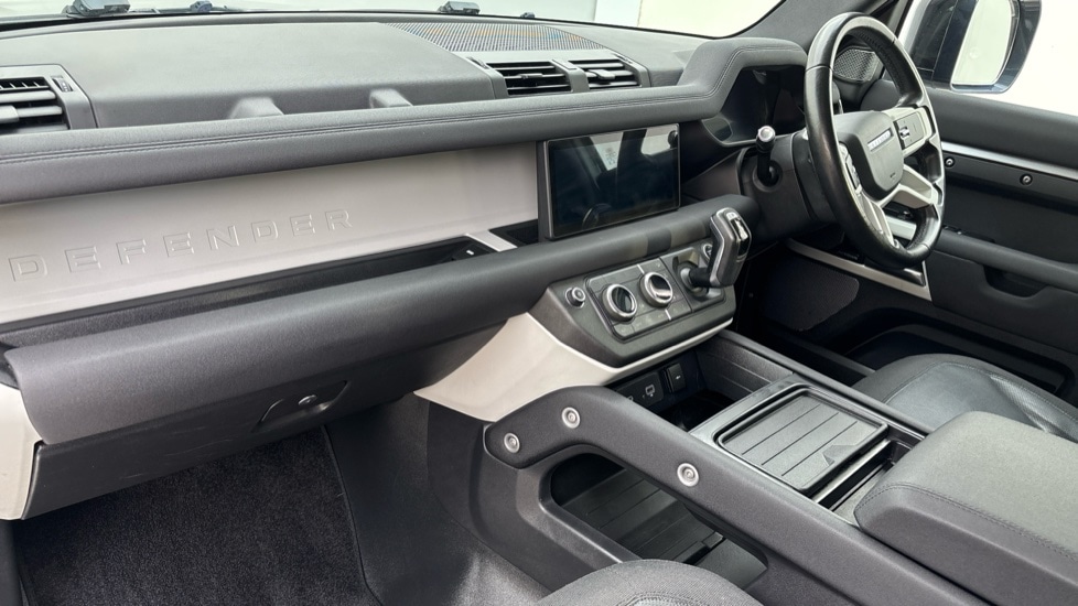 Used Land Rover Defender 2021 for sale - 76540085: Photo 10