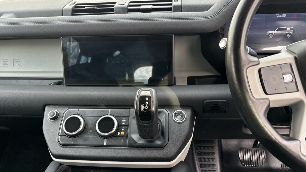 Used Land Rover Defender 2021 for sale - 76540085: Photo 12