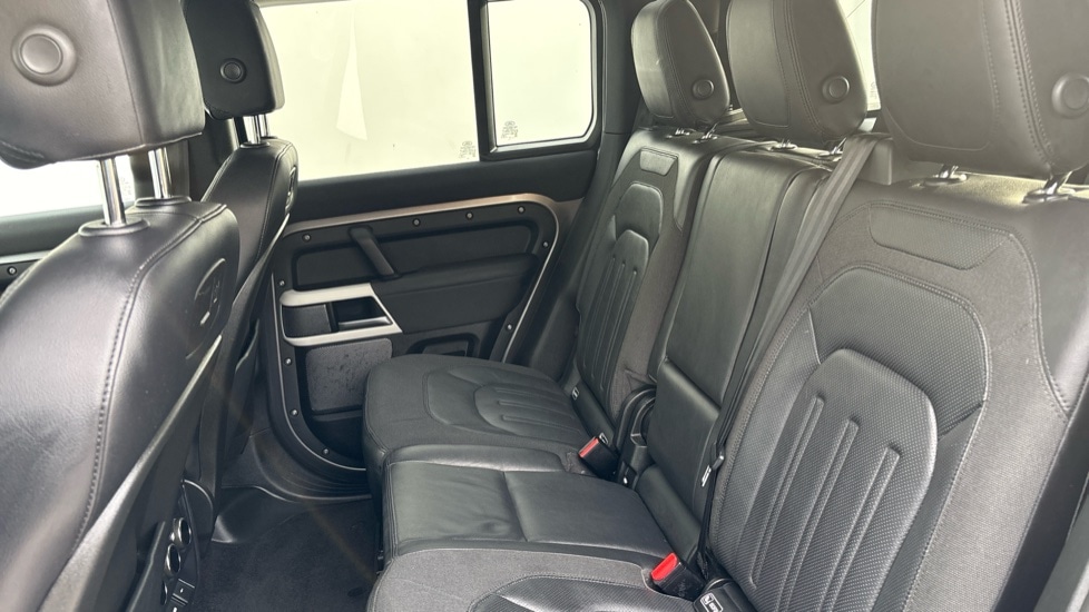 Used Land Rover Defender 2021 for sale - 76540085: Photo 14