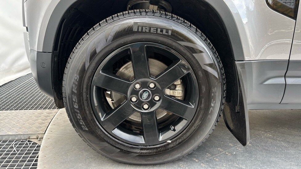 Used Land Rover Defender 2021 for sale - 76540085: Photo 17