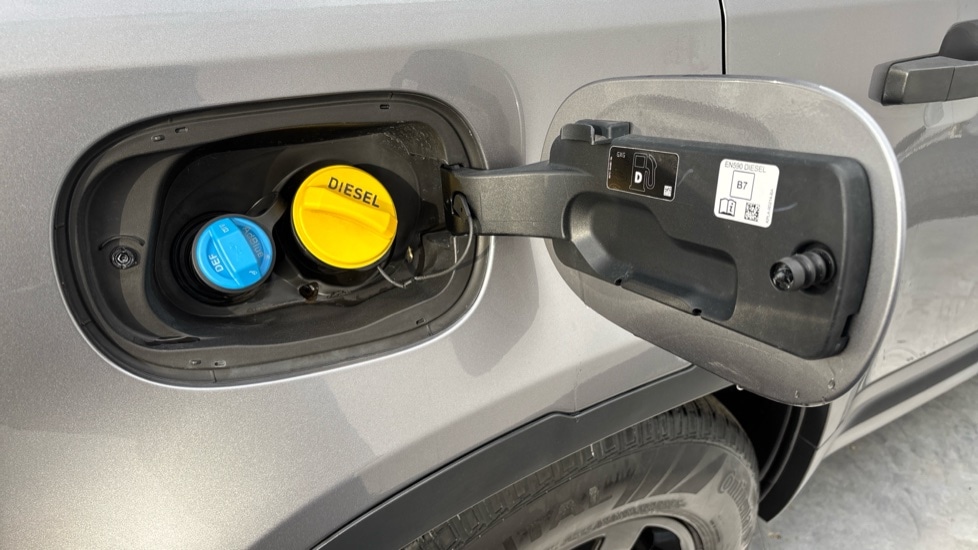 Used Land Rover Defender 2021 for sale - 76540085: Photo 23