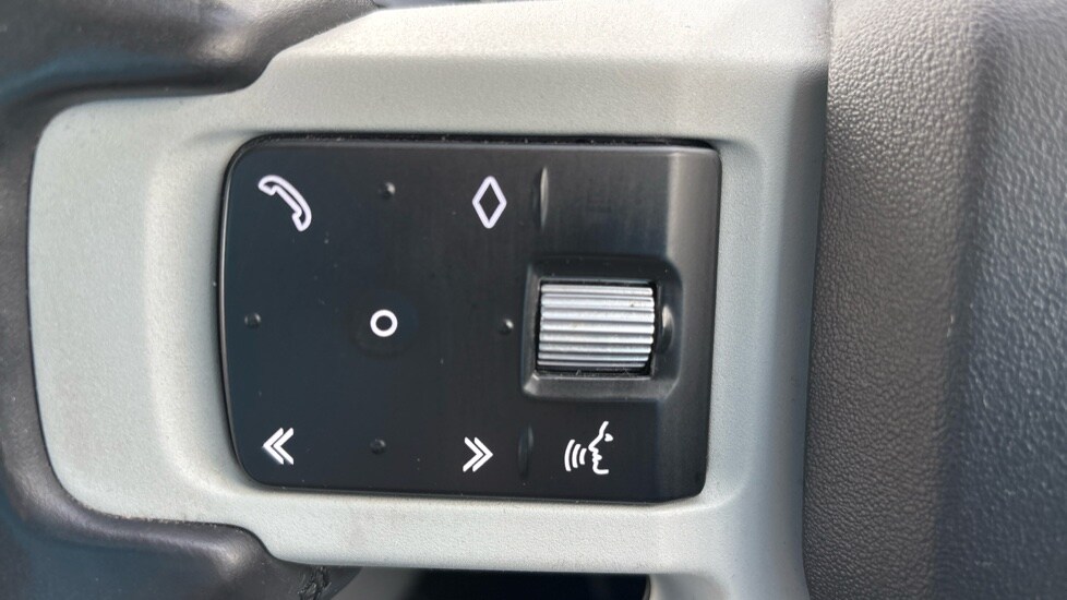 Used Land Rover Defender 2021 for sale - 76540085: Photo 25