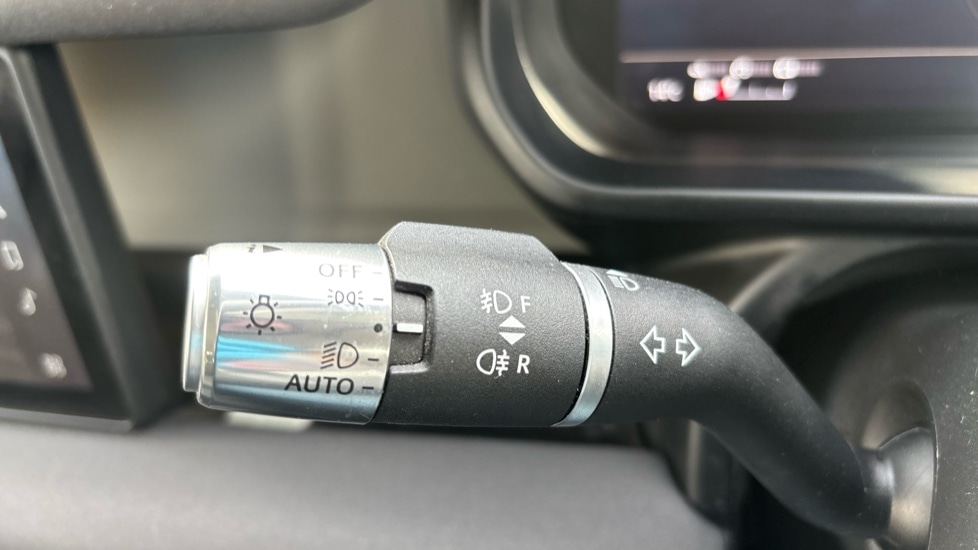 Used Land Rover Defender 2021 for sale - 76540085: Photo 27