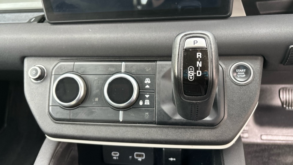 Used Land Rover Defender 2021 for sale - 76540085: Photo 30