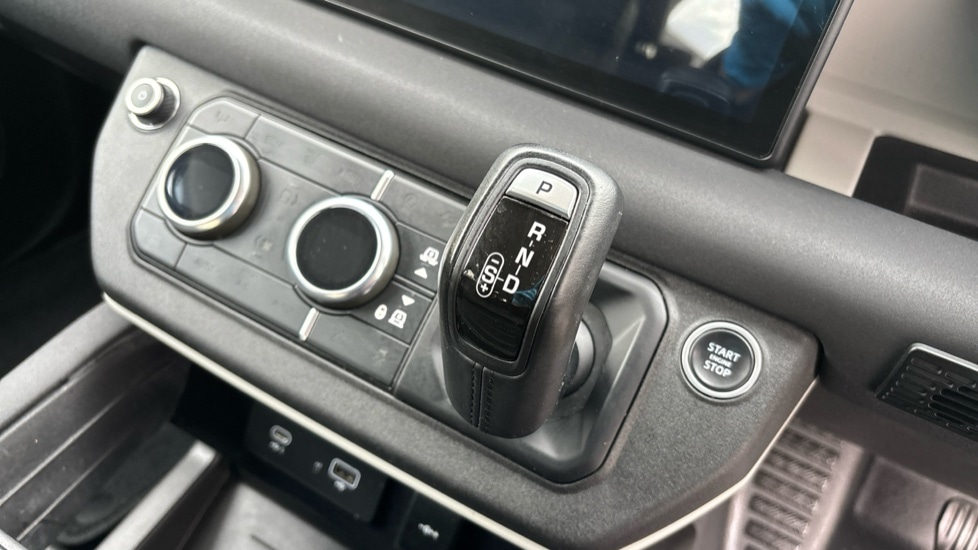 Used Land Rover Defender 2021 for sale - 76540085: Photo 31