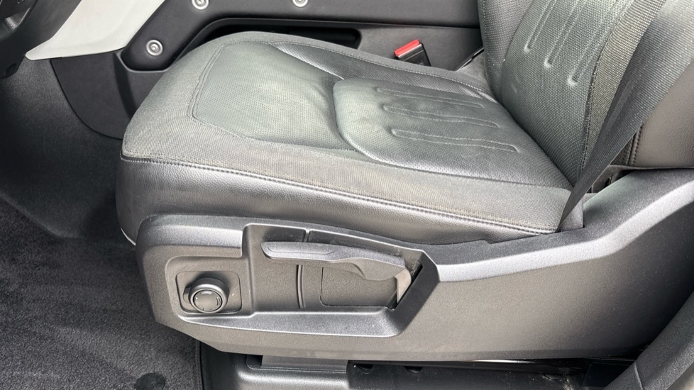 Used Land Rover Defender 2021 for sale - 76540085: Photo 34