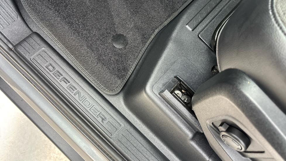 Used Land Rover Defender 2021 for sale - 76540085: Photo 39