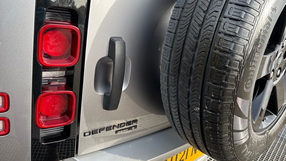 Used Land Rover Defender 2021 for sale - 76540085: Photo 42