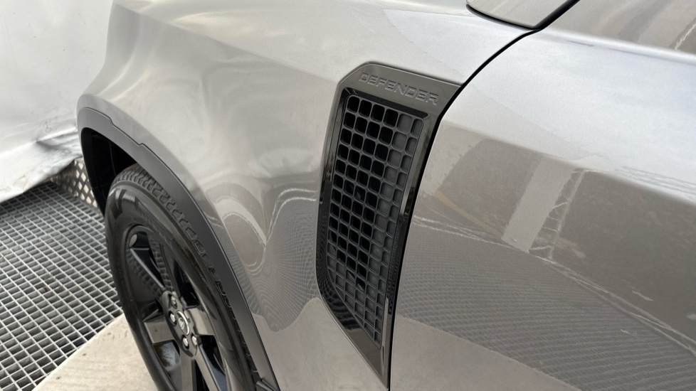 Used Land Rover Defender 2021 for sale - 76540085: Photo 43