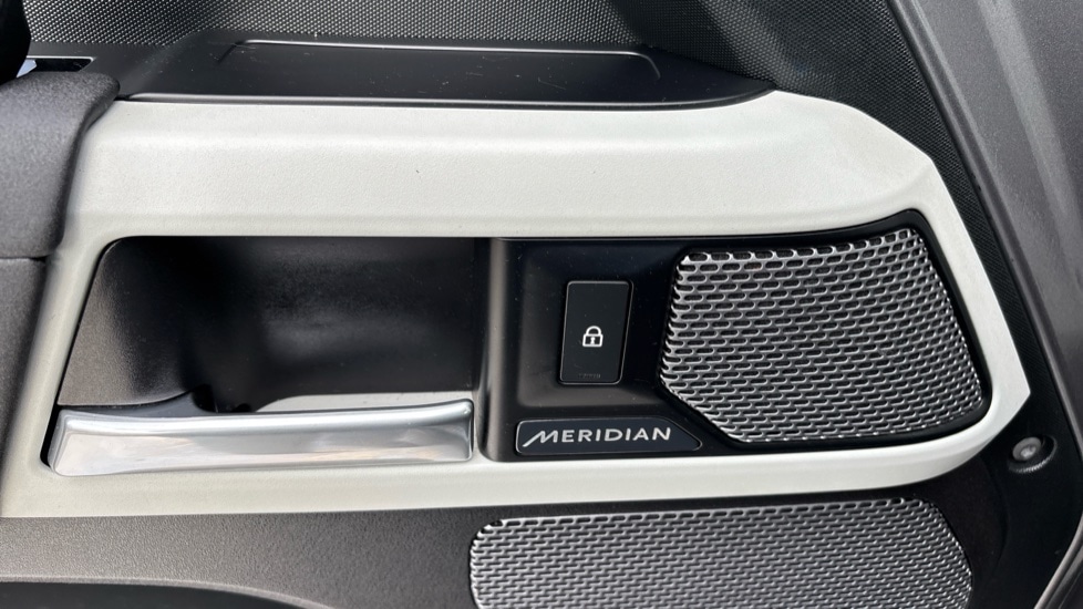 Used Land Rover Defender 2021 for sale - 76540085: Photo 44