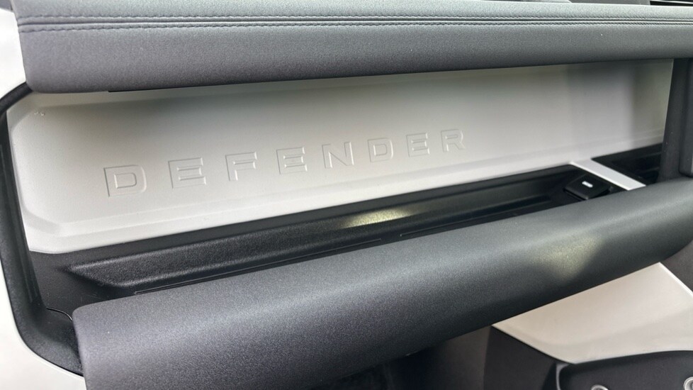 Used Land Rover Defender 2021 for sale - 76540085: Photo 46