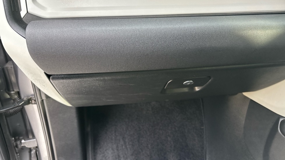 Used Land Rover Defender 2021 for sale - 76540085: Photo 48