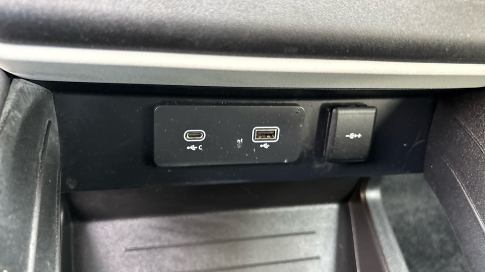 Used Land Rover Defender 2021 for sale - 76540085: Photo 53