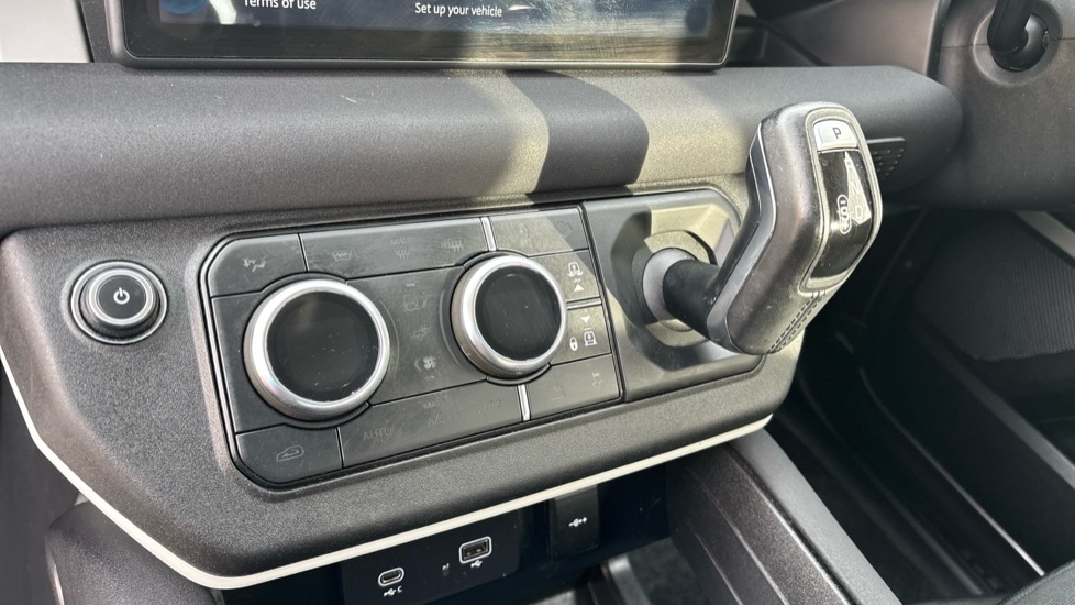 Used Land Rover Defender 2021 for sale - 76540085: Photo 54