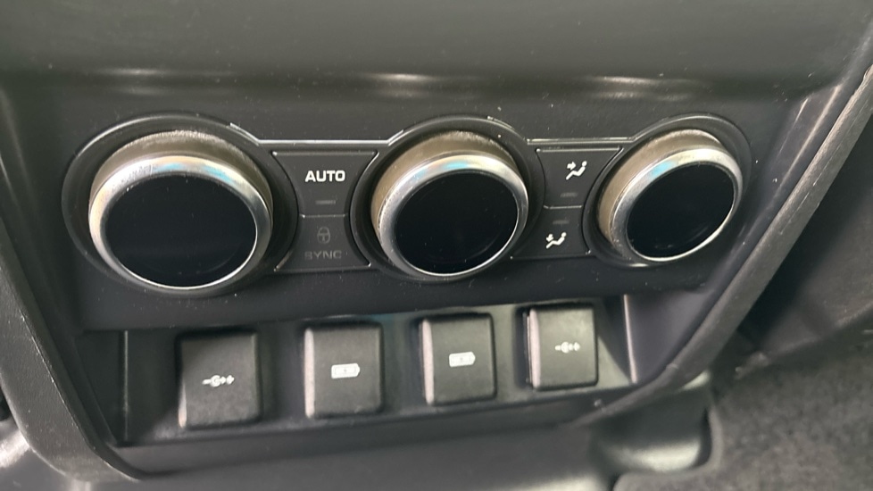 Used Land Rover Defender 2021 for sale - 76540085: Photo 57