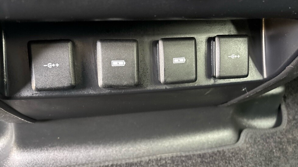 Used Land Rover Defender 2021 for sale - 76540085: Photo 58