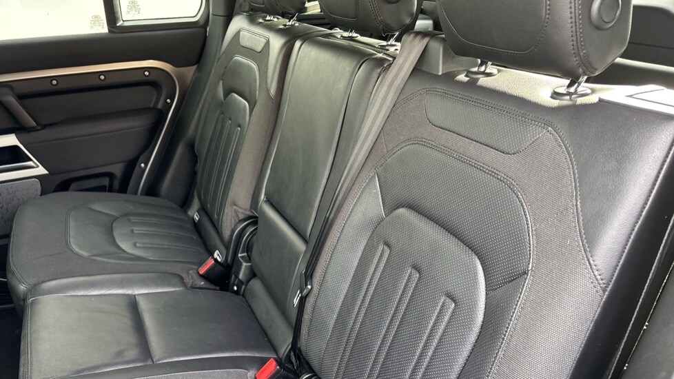 Used Land Rover Defender 2021 for sale - 76540085: Photo 59