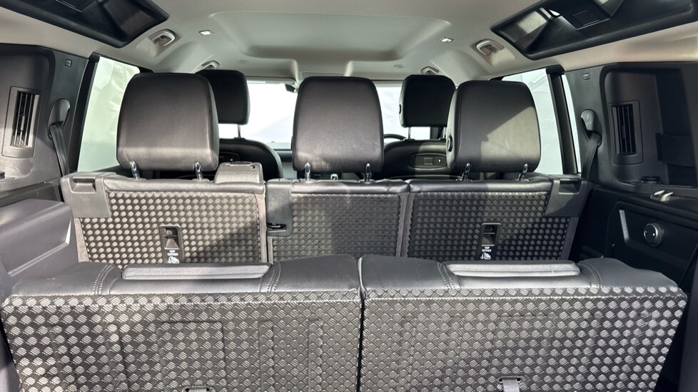 Used Land Rover Defender 2021 for sale - 76540085: Photo 64