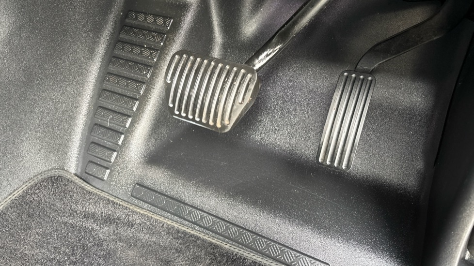 Used Land Rover Defender 2021 for sale - 76540085: Photo 69