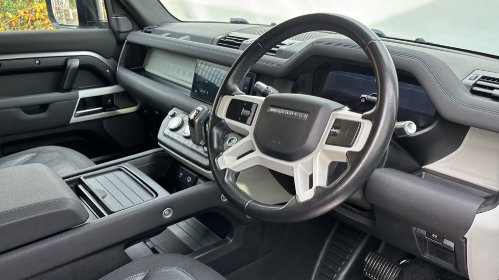 Used Land Rover Defender 2021 for sale - 76540085: Photo 9
