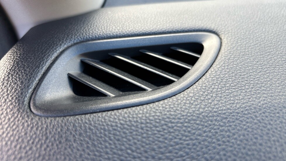 Used Toyota Yaris 2022 for sale - 76428251: Photo 46