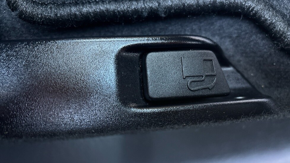 Used Toyota Yaris 2022 for sale - 76428251: Photo 64