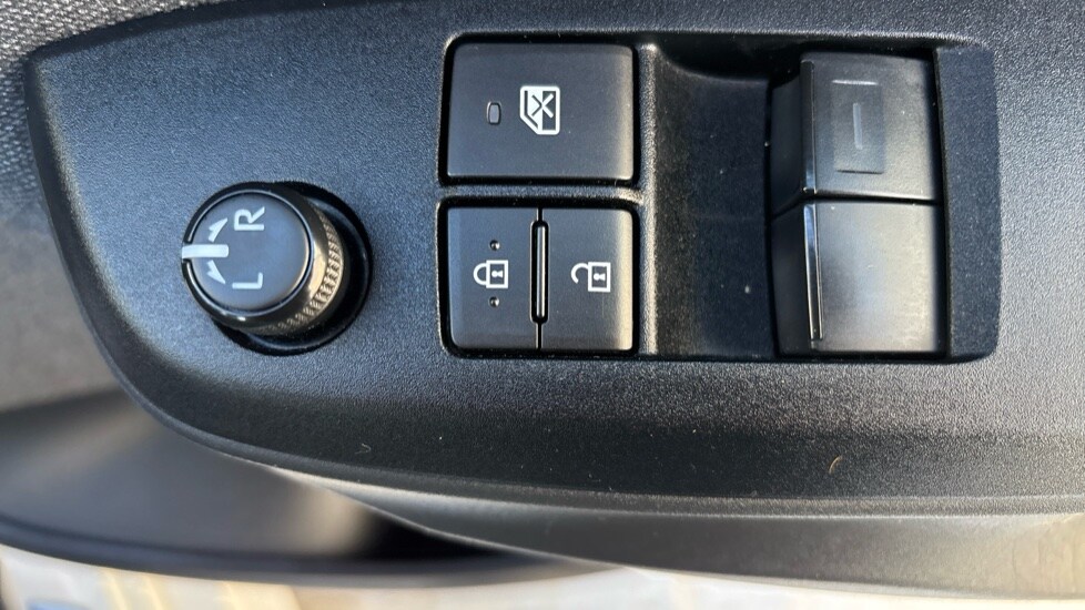 Used Toyota Yaris 2022 for sale - 76428251: Photo 65