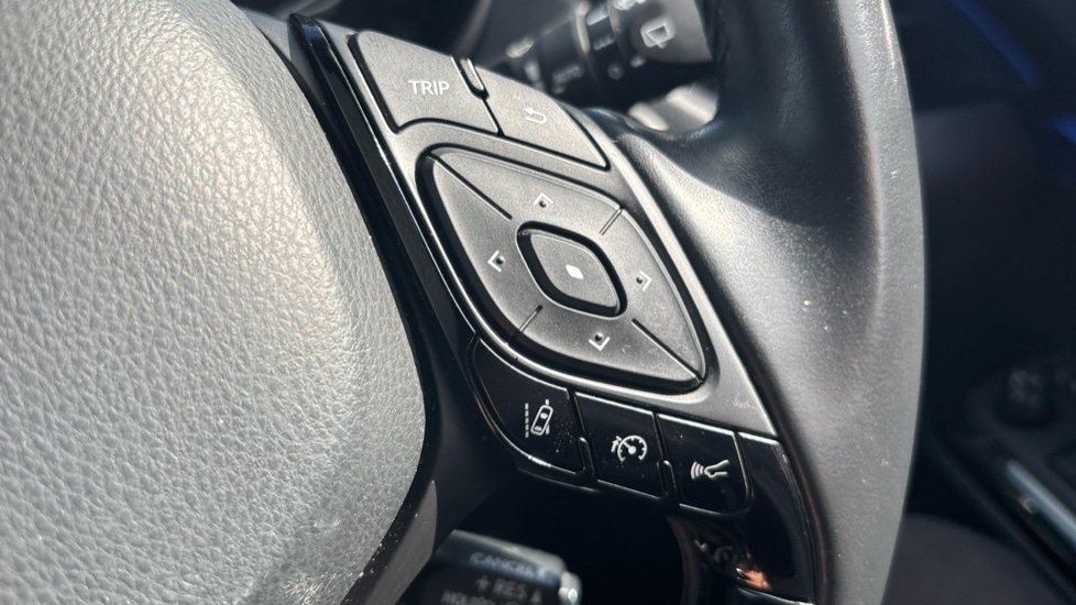 Used Toyota C-HR 2017 for sale - 76894543: Photo 24