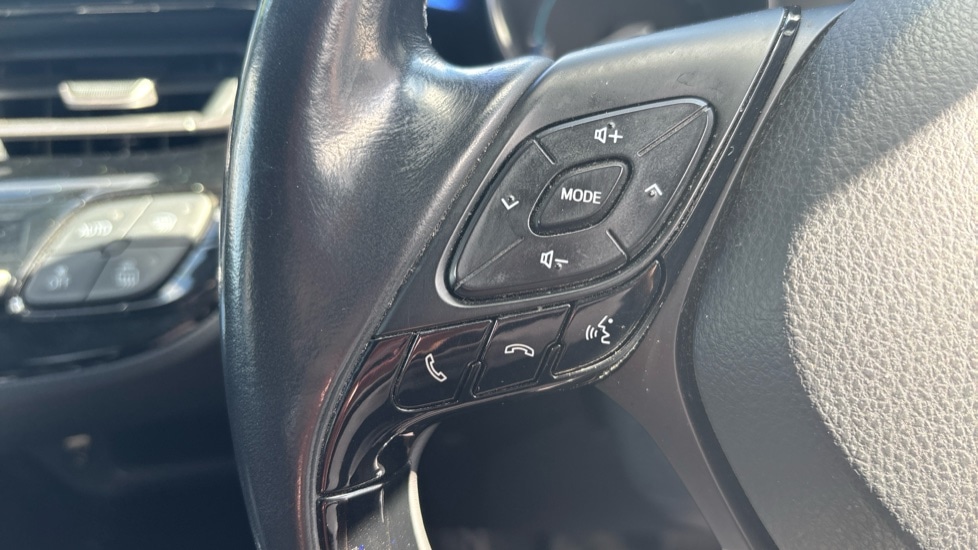 Used Toyota C-HR 2017 for sale - 76894543: Photo 25