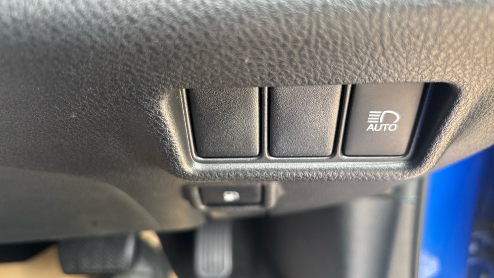 Used Toyota C-HR 2017 for sale - 76894543: Photo 42