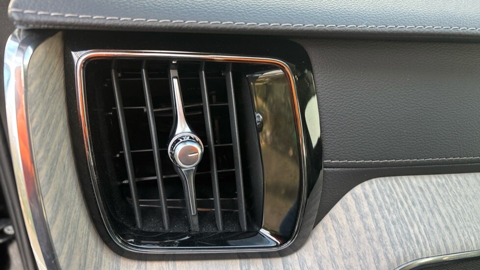 Used Volvo XC60 2022 for sale - 76834738: Photo 35