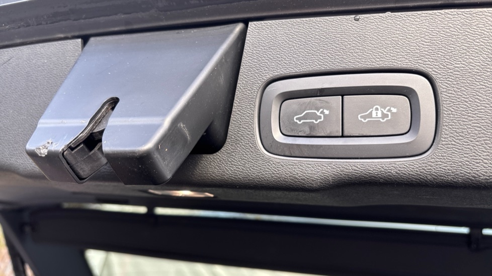 Used Volvo XC60 2022 for sale - 76834738: Photo 60