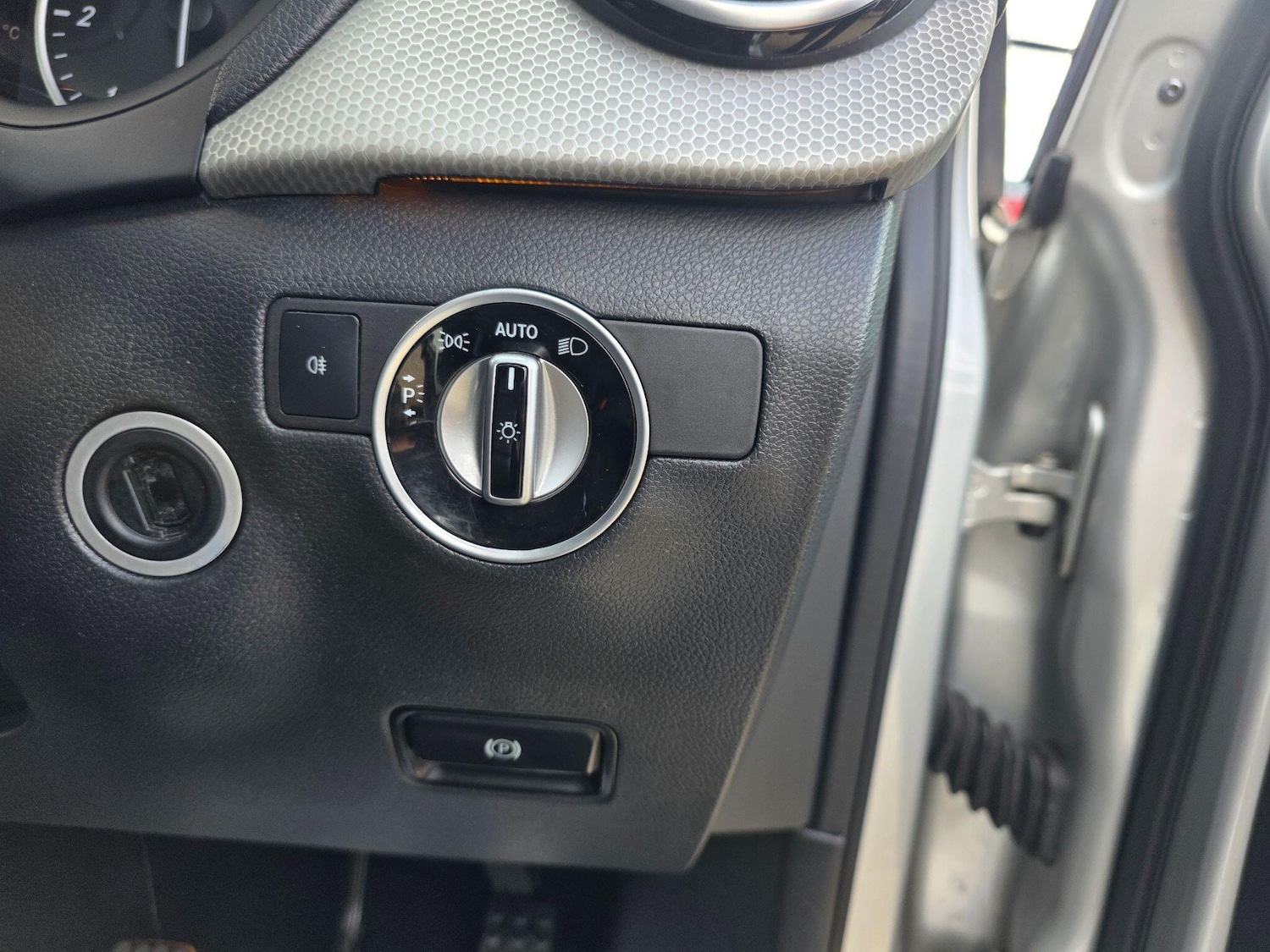 Used Mercedes-Benz B Class 2014 for sale - 77889337: Photo 14