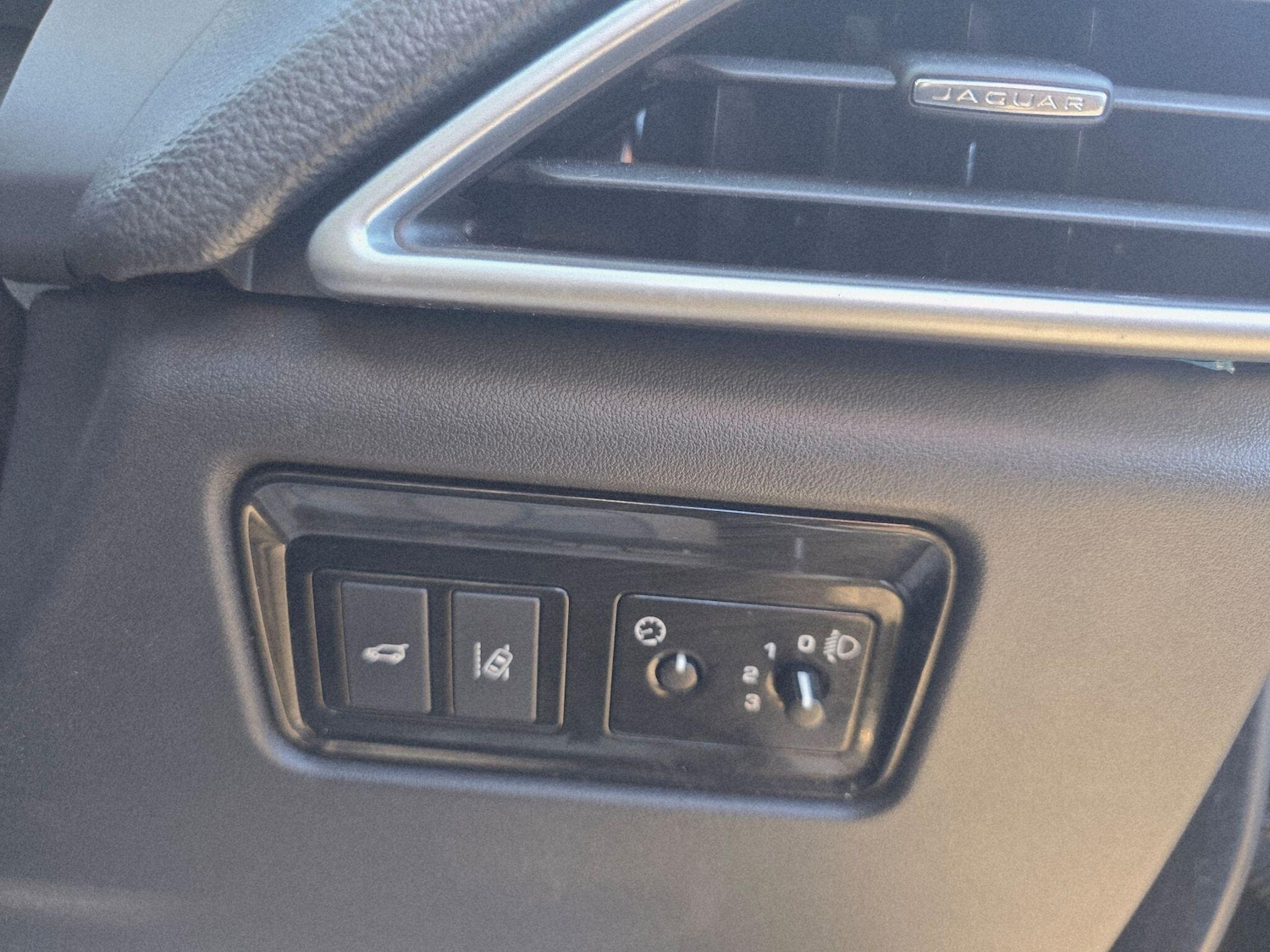 Used Jaguar F-Pace 2017 for sale - 77639392: Photo 16